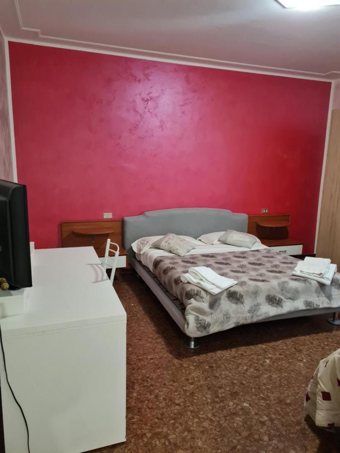 Landlady Airport Orio Bergamo Ida Hotel Orio al Serio Bagian luar foto