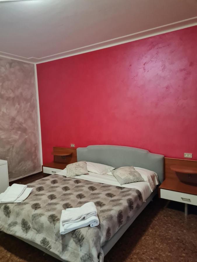 Landlady Airport Orio Bergamo Ida Hotel Orio al Serio Bagian luar foto